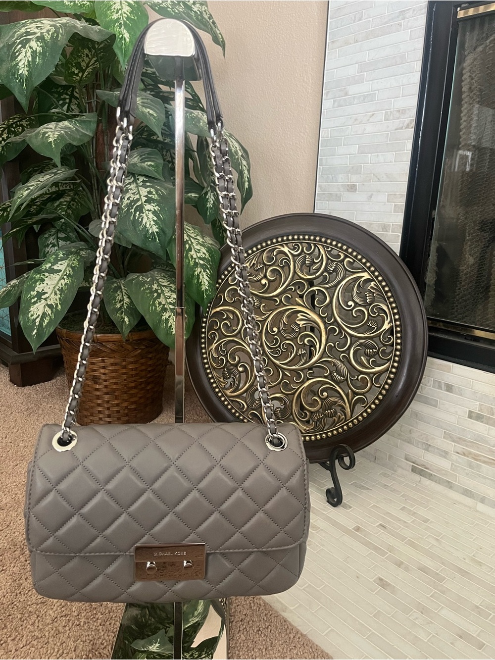 Michael Kors large Quilted leather Shoulder Bag in grey with Chain Strap